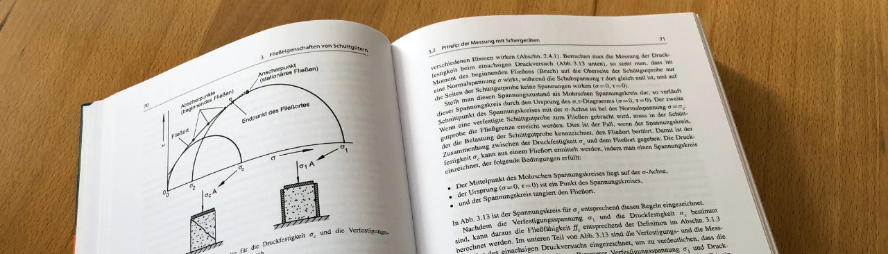 Banner Buch aufgeklappt